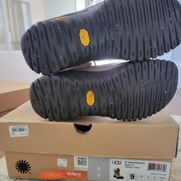 COPY - UGG W Adirondack boot II - Picture 2 of 5